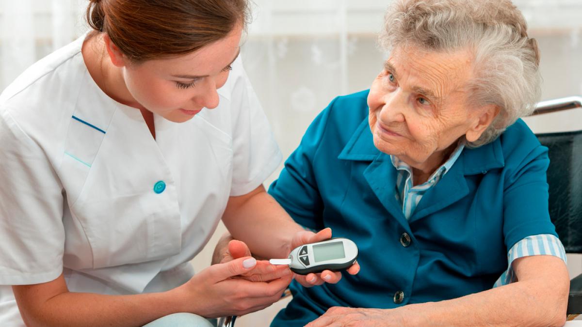 ¿Cómo podemos controlar la diabetes en los adultos mayores?